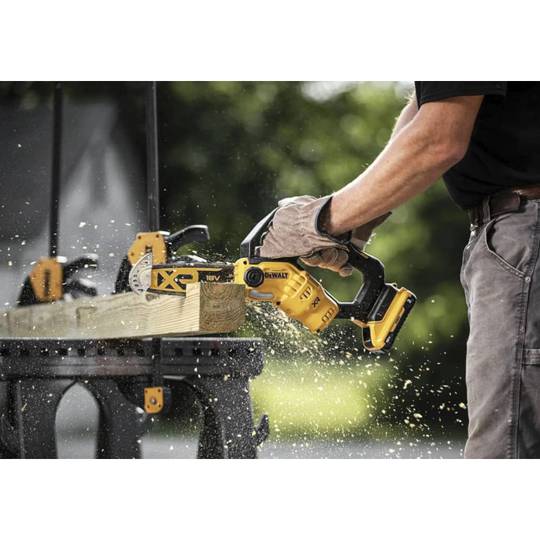Мини-пила цепная аккумуляторная безщёточная DeWALT DCMPS520N